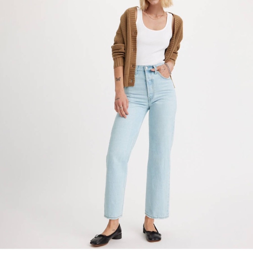 Levi’s Ribcage Straight ankle in Ojai wash 27W x 31L